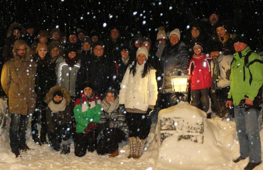 Gruppenbild vor der Berghütte